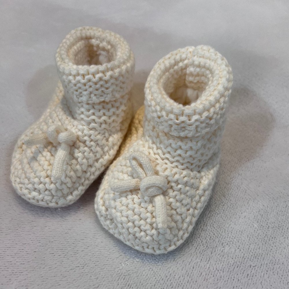 New Winter Baby Off-White Slippers / Bootys with Bow NWOT